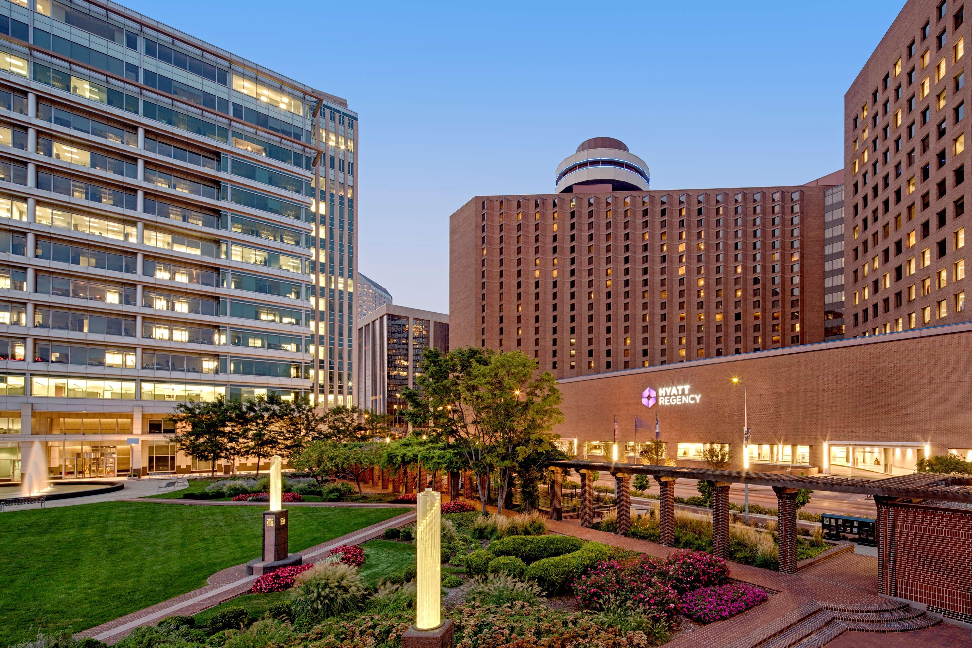 Hyatt Regency Indianapolis At State Capitol Hotel Exterior foto